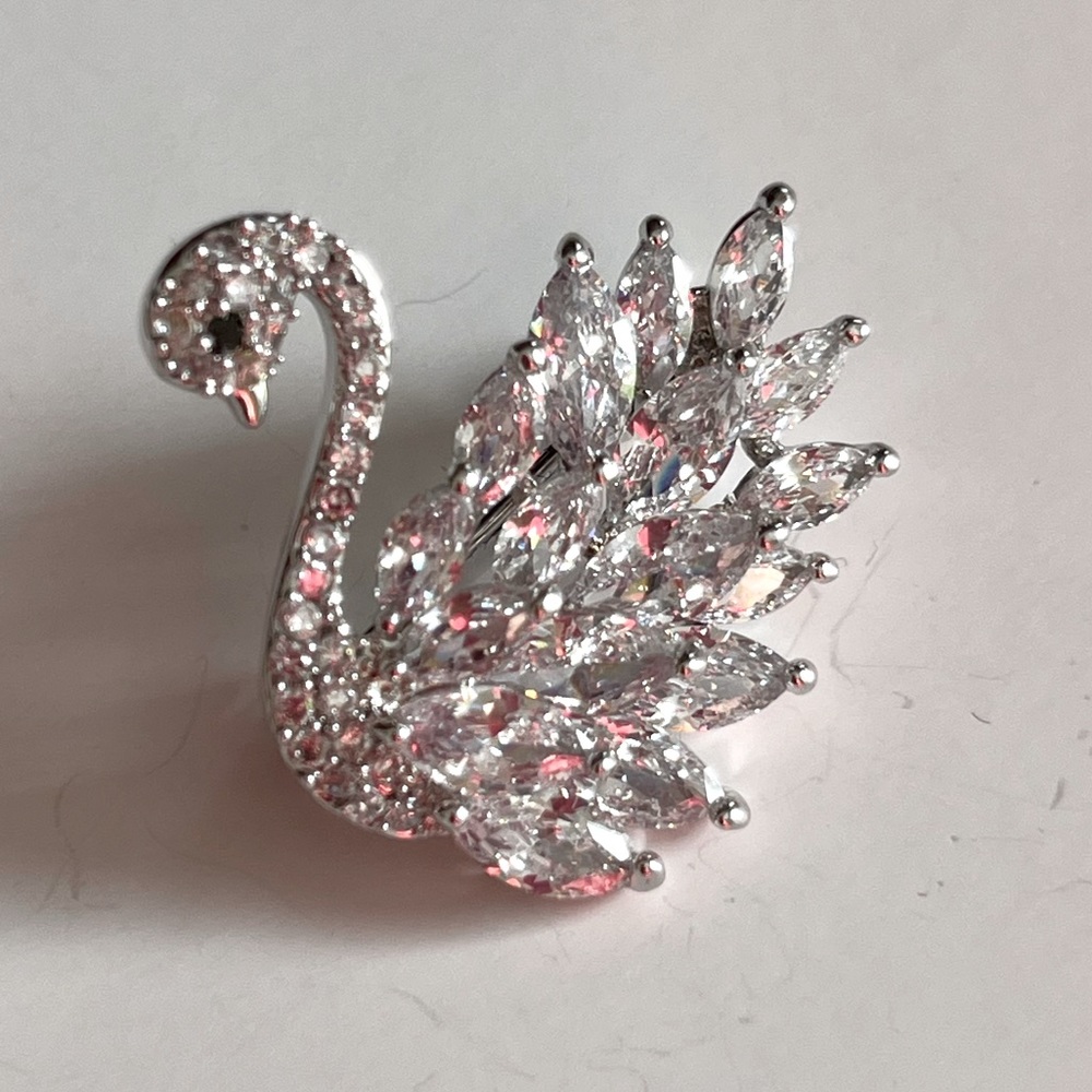 Vintage swan brooch